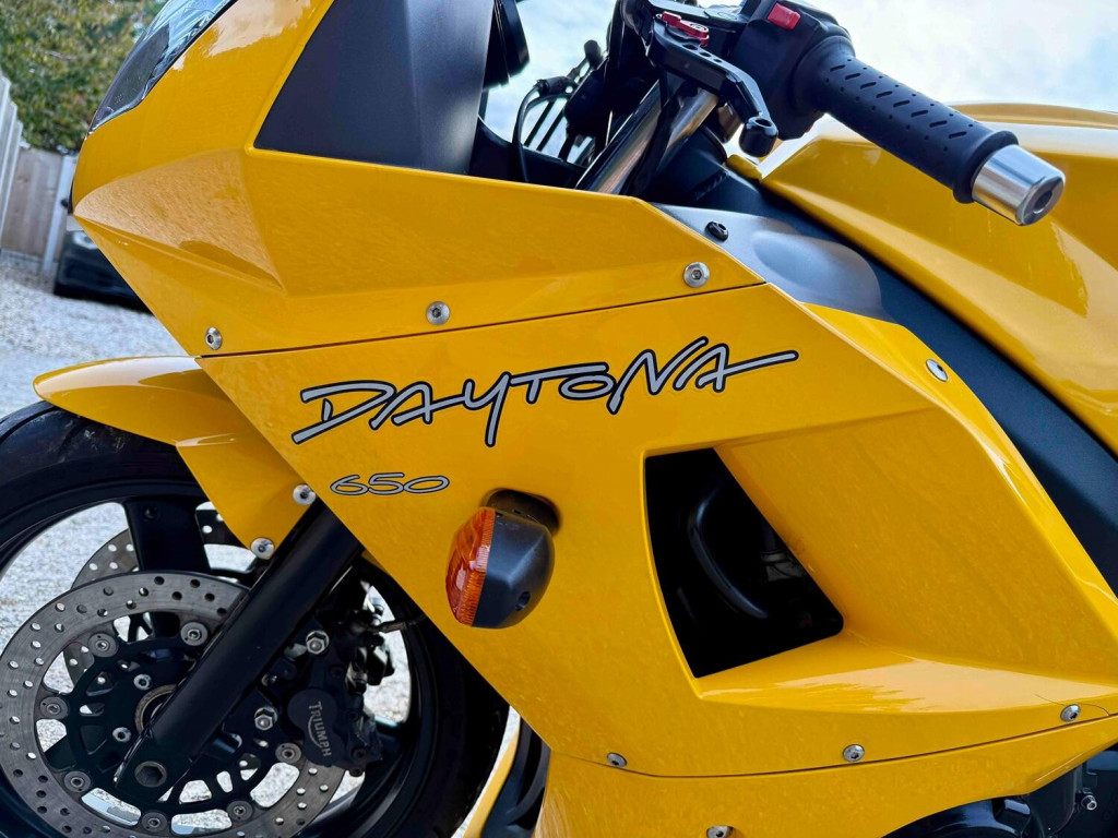 TRIUMPH DAYTONA 650