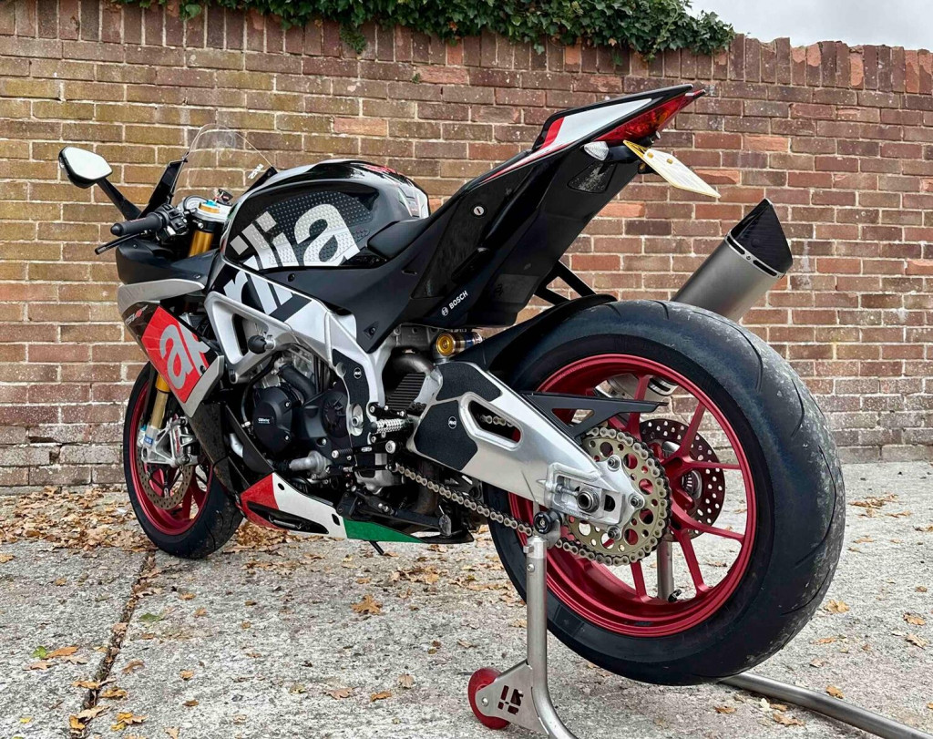 APRILIA RSV4