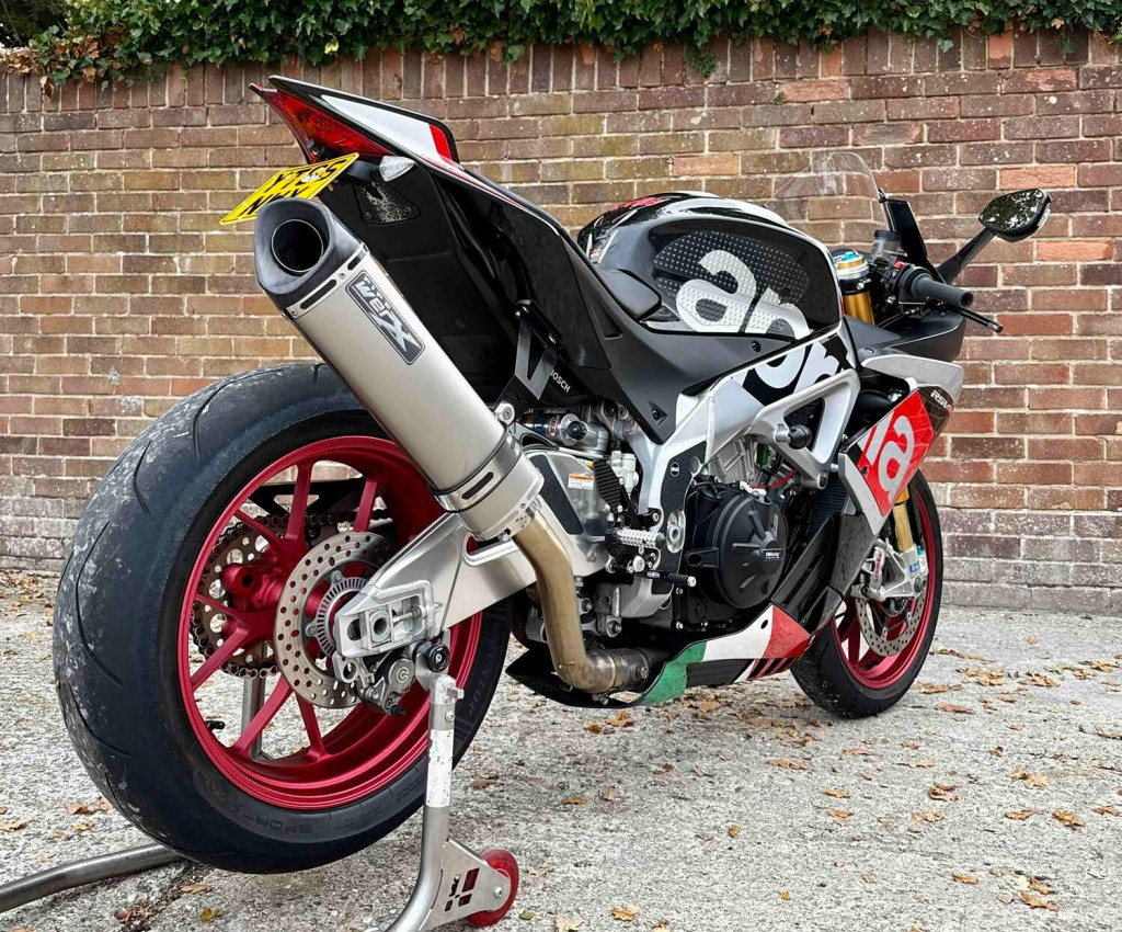 APRILIA RSV4