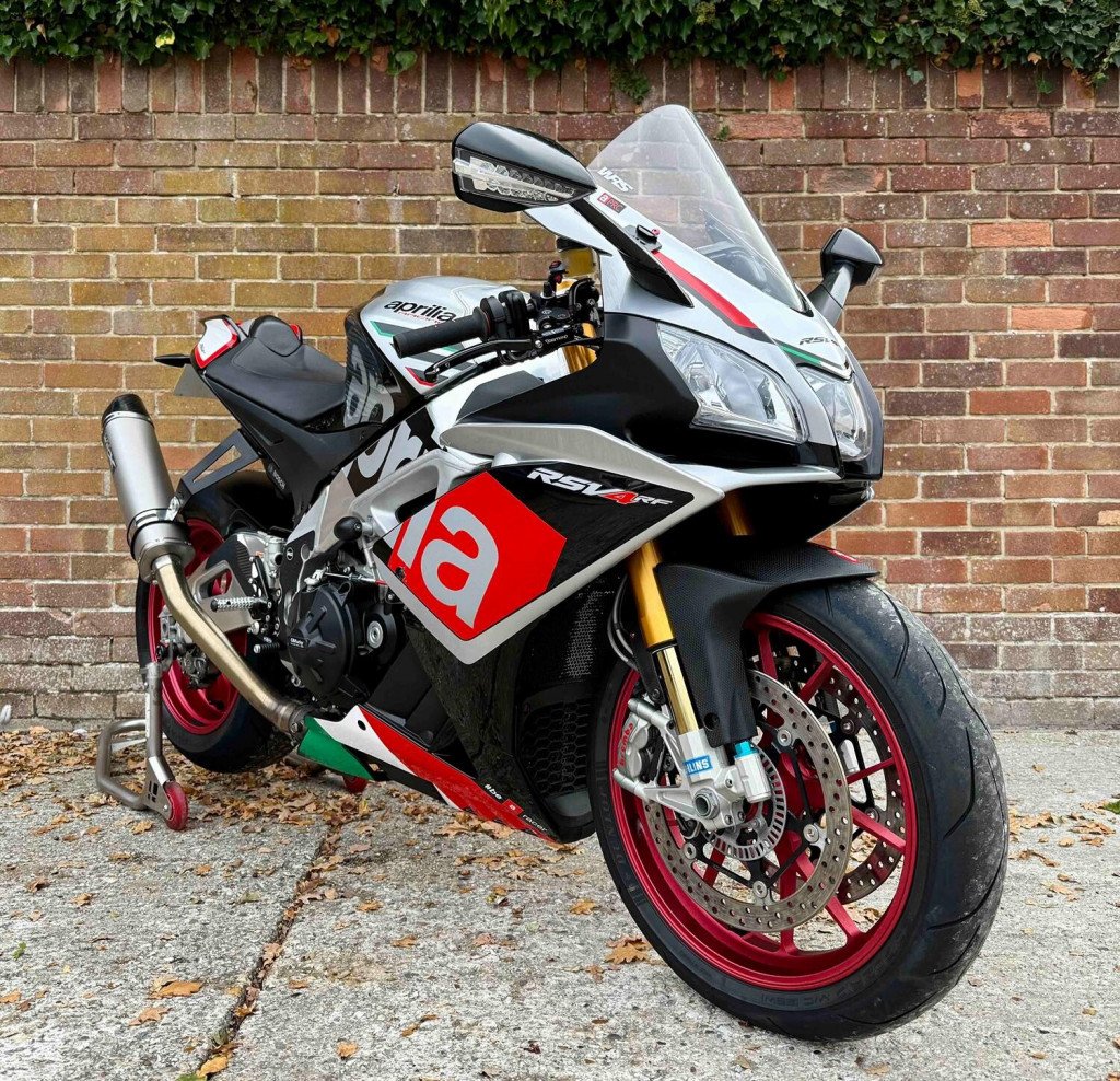 APRILIA RSV4