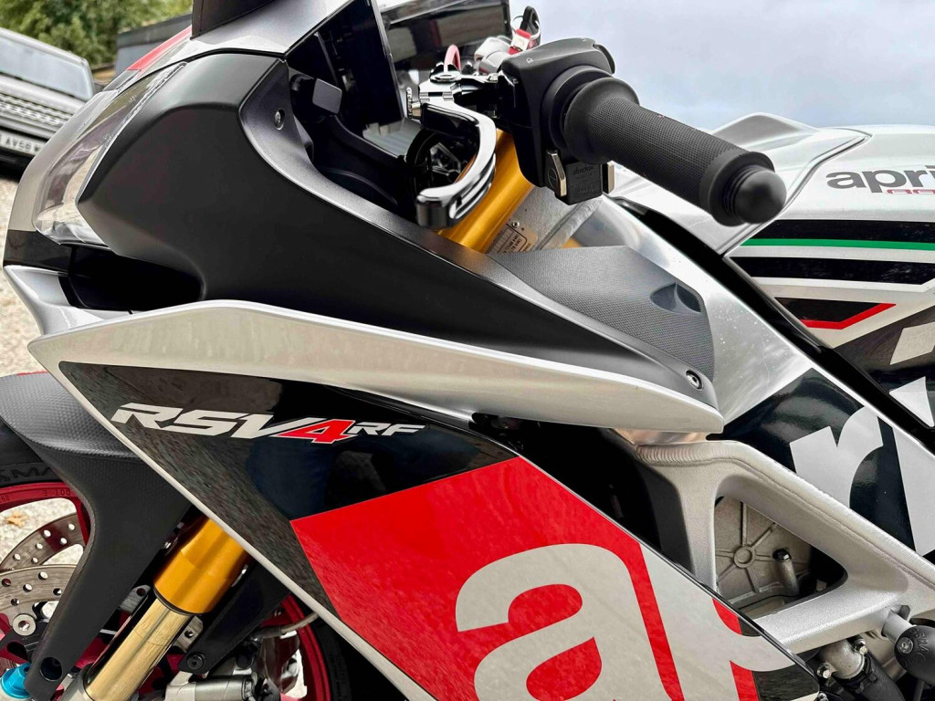 APRILIA RSV4