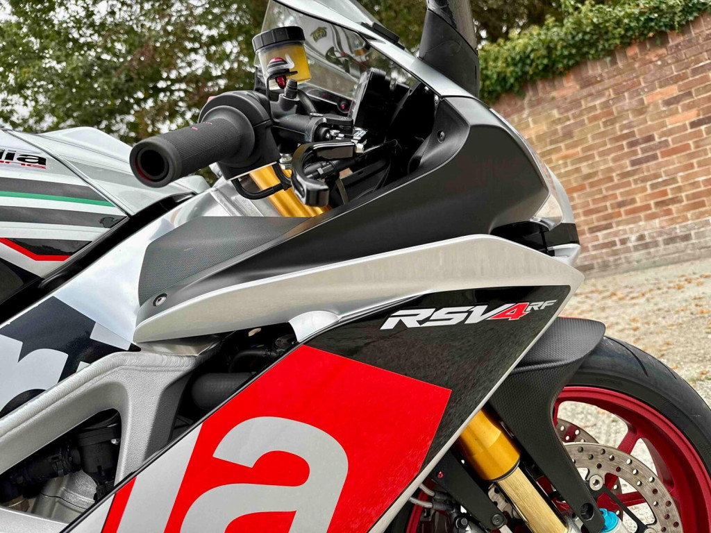 APRILIA RSV4