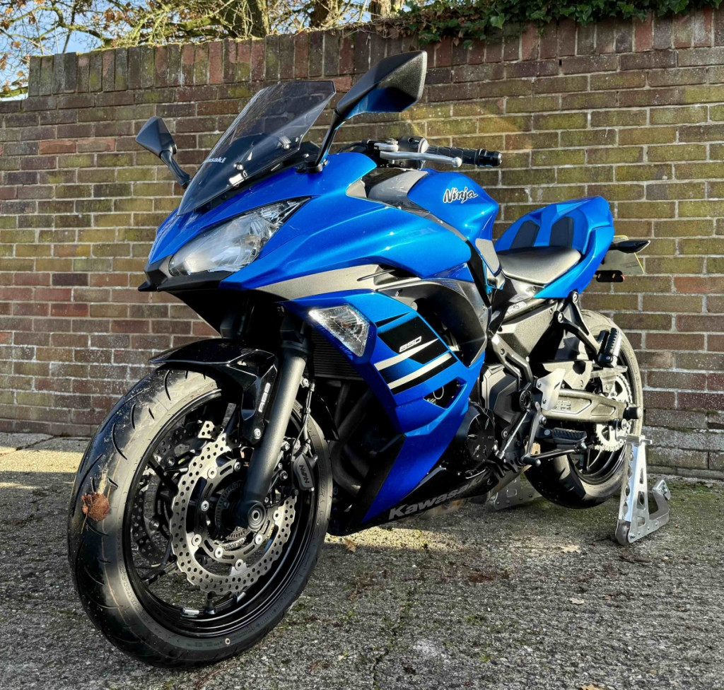 View KAWASAKI Ninja 650 