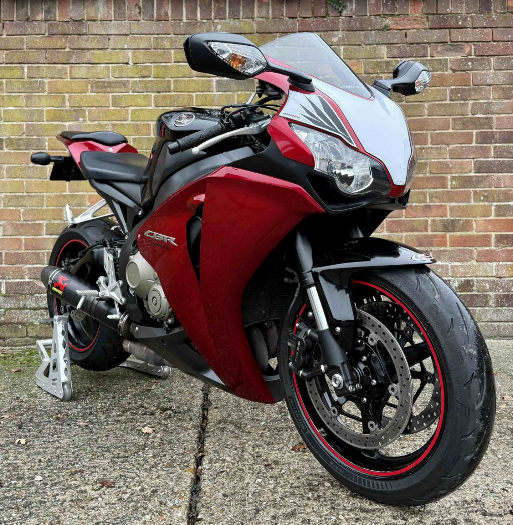 View HONDA CBR1000RR Fireblade 