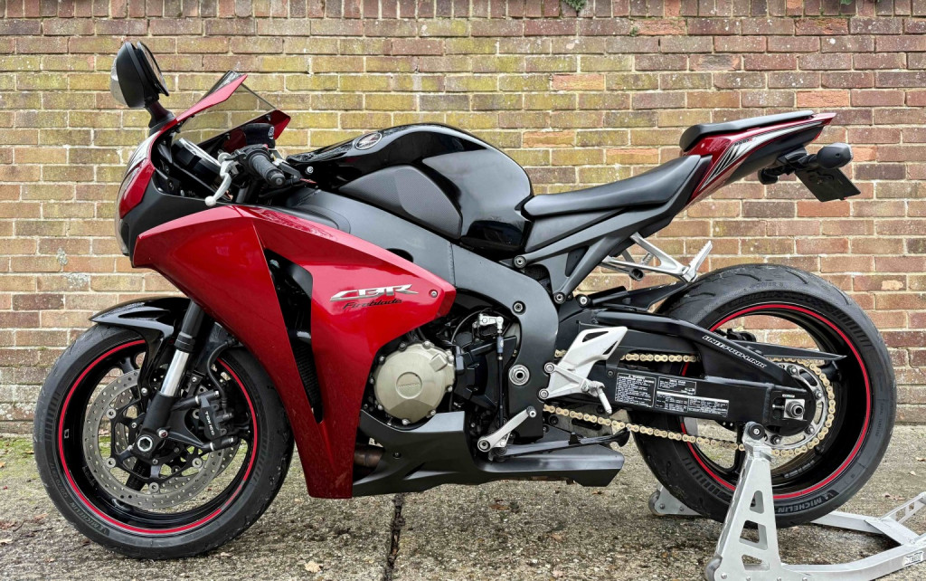 View HONDA CBR1000RR Fireblade 
