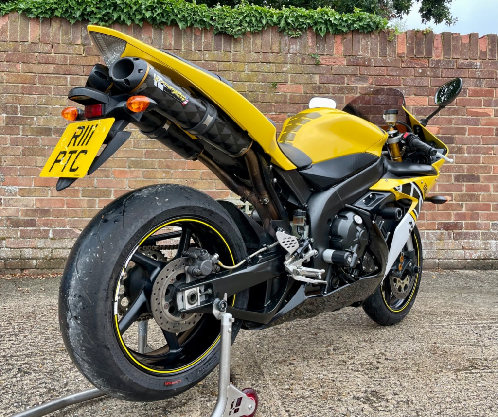YAMAHA YZF-R1