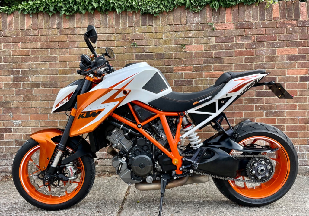 View KTM 1290 SUPERDUKE R SPECIAL ED 16