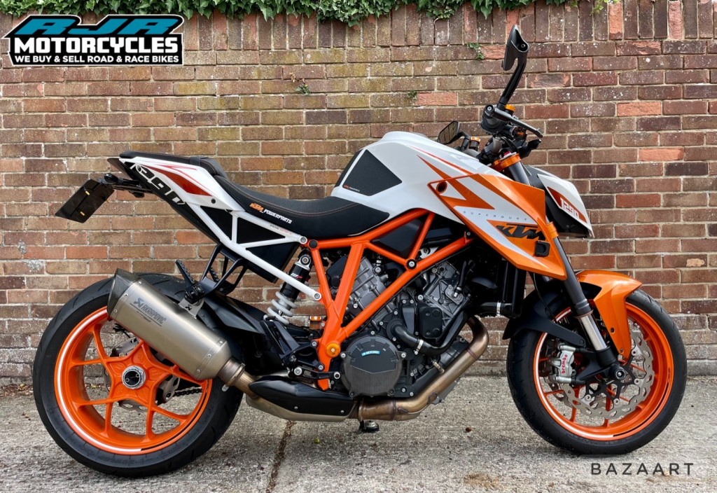View KTM 1290 SUPERDUKE R SPECIAL ED 16
