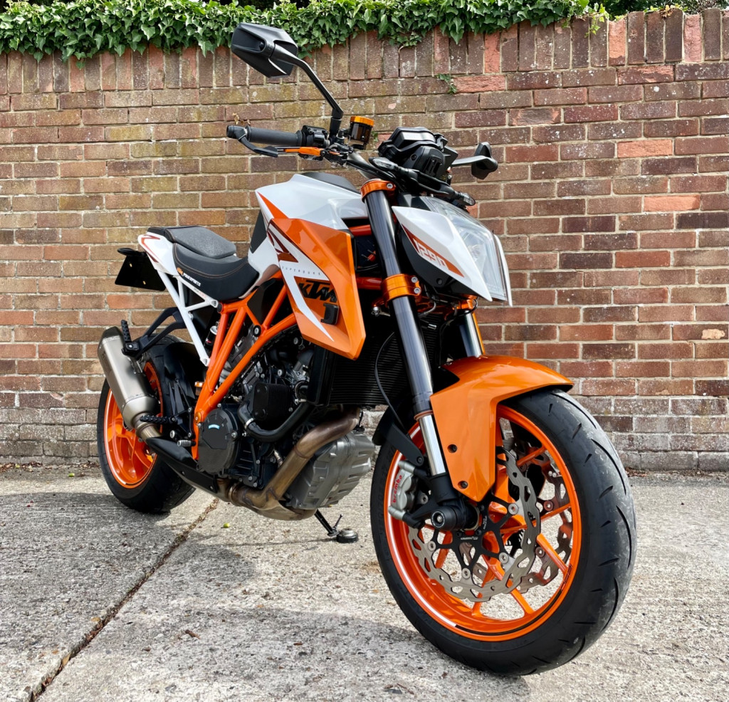 View KTM 1290 SUPERDUKE R SPECIAL ED 16