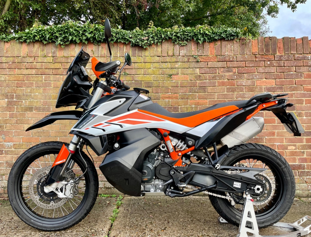 View KTM Adventure 790 ADVENTURE R 19