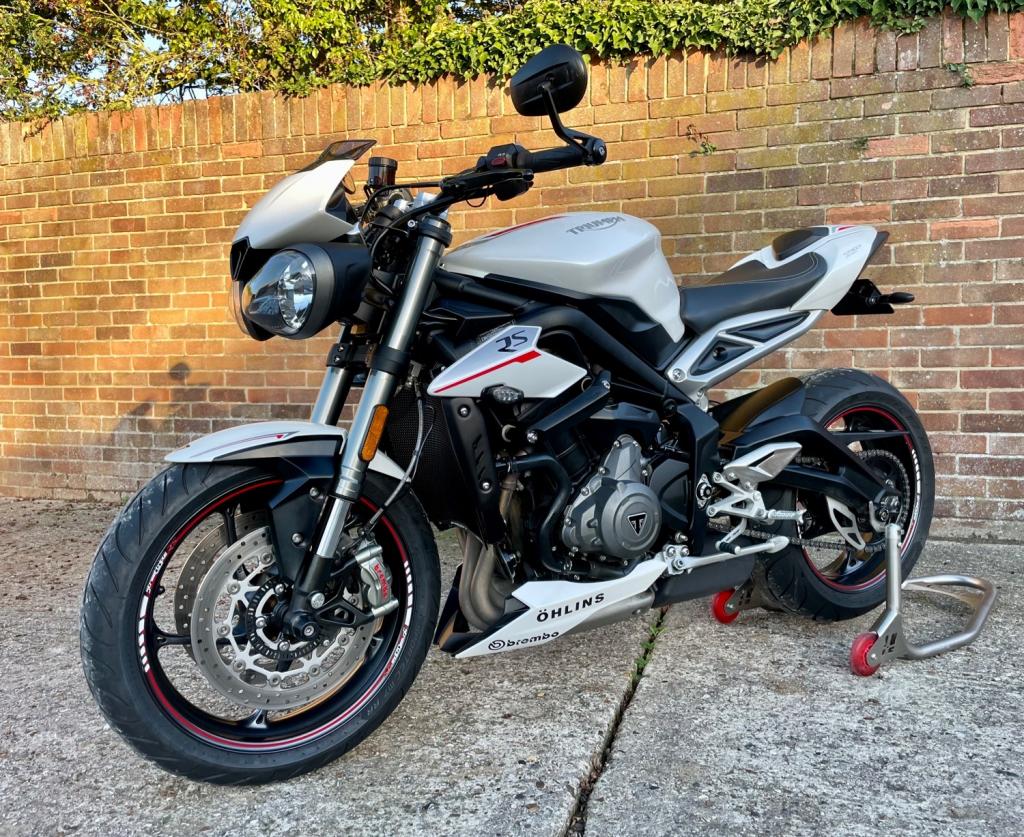 TRIUMPH Street Triple