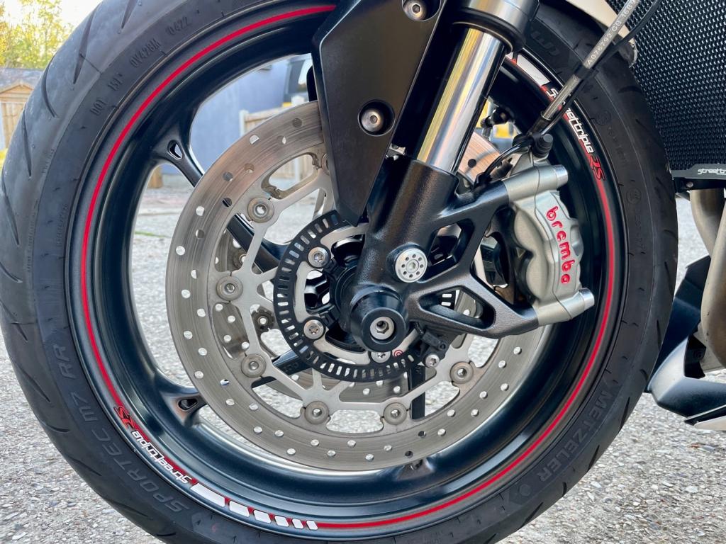 TRIUMPH Street Triple