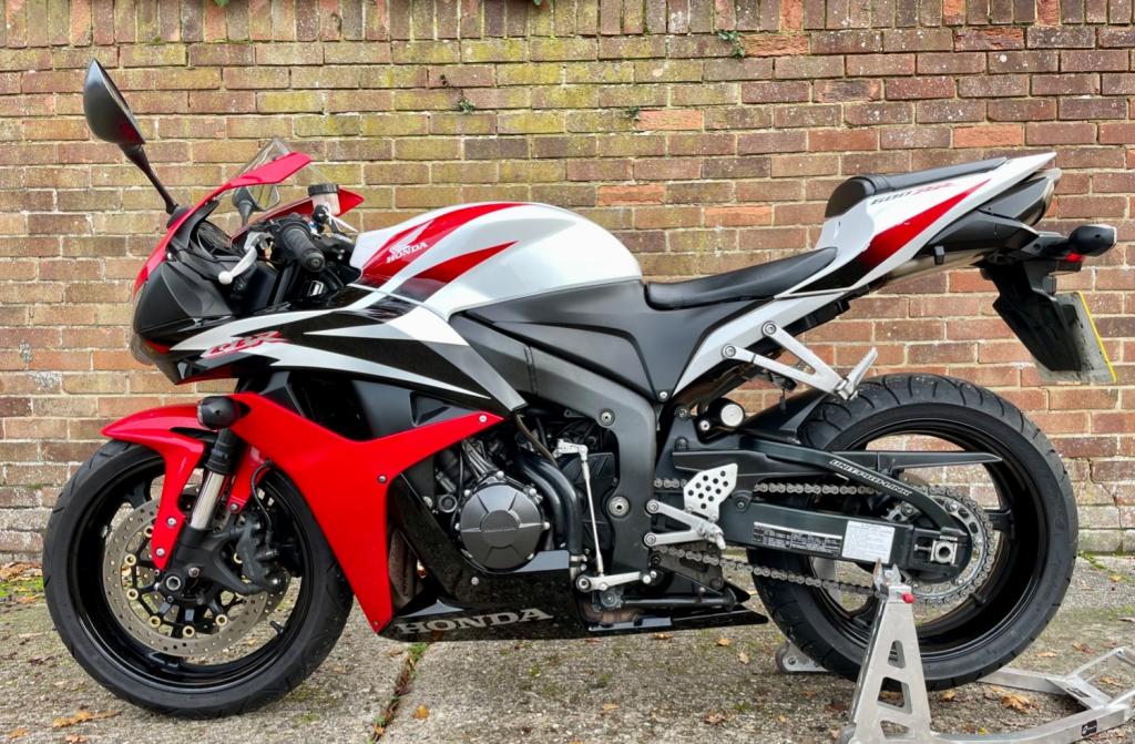 View HONDA CBR 600 RR-8