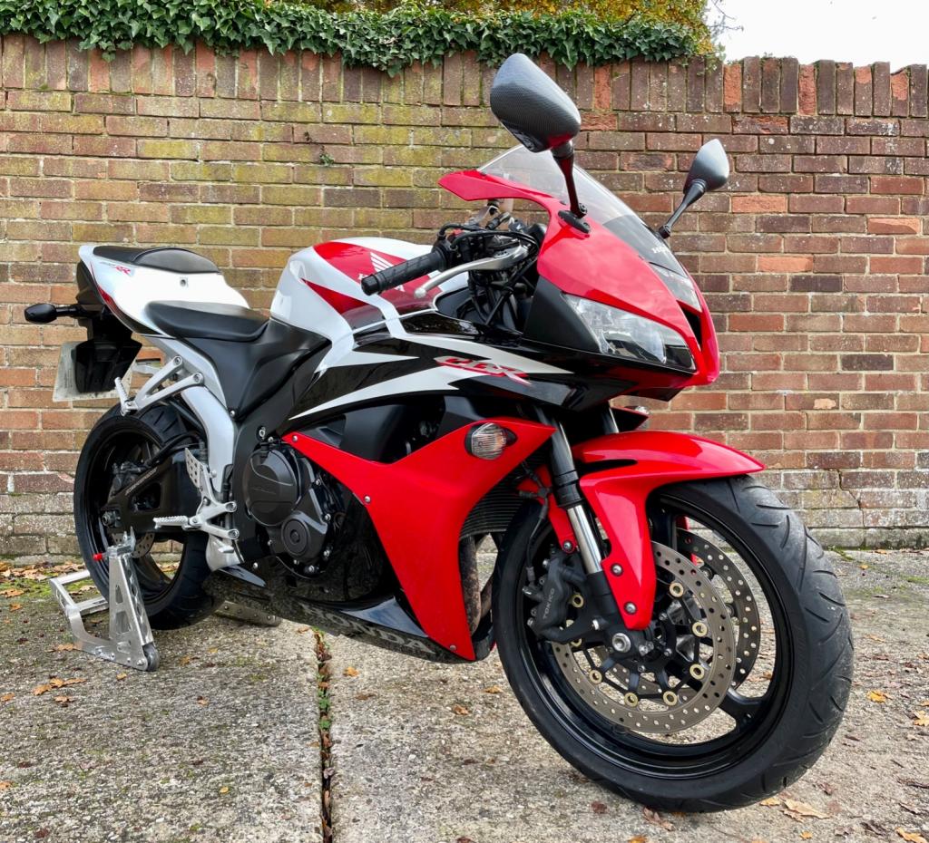 View HONDA CBR 600 RR-8