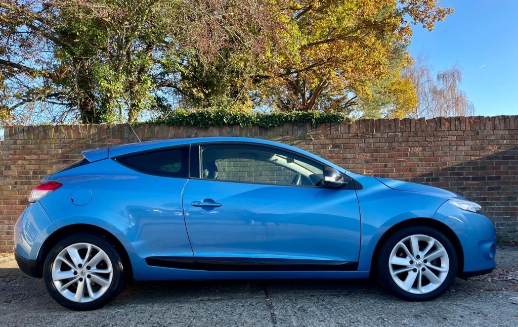 View RENAULT MEGANE DYNAMIQUE TOMTOM DCI