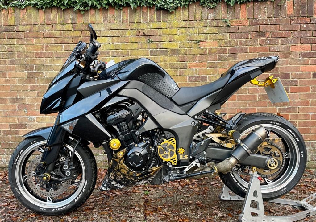 View KAWASAKI ZR 1000 DAF