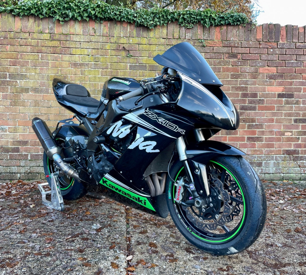 View KAWASAKI ZX 1000 E9F