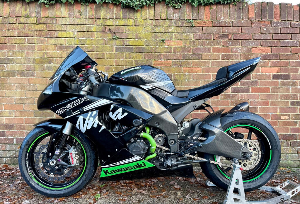 View KAWASAKI ZX 1000 E9F