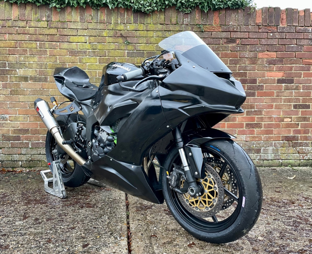 View KAWASAKI ZX-6R -