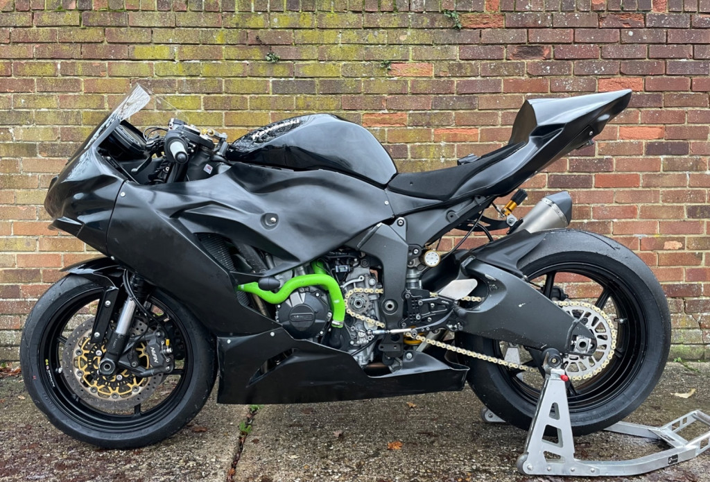 View KAWASAKI ZX-6R -