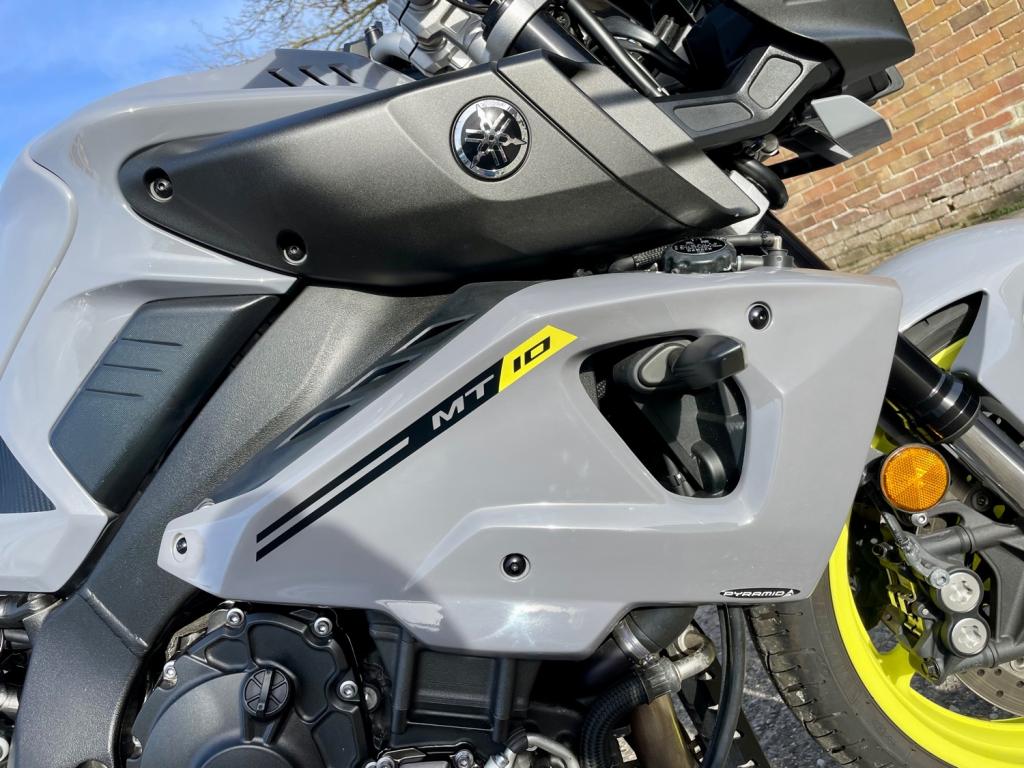 YAMAHA MT-10