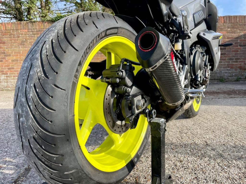 YAMAHA MT-10