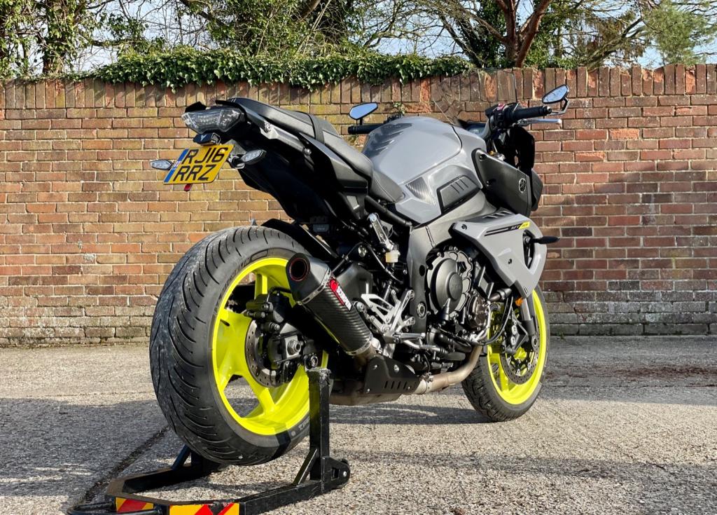 YAMAHA MT-10