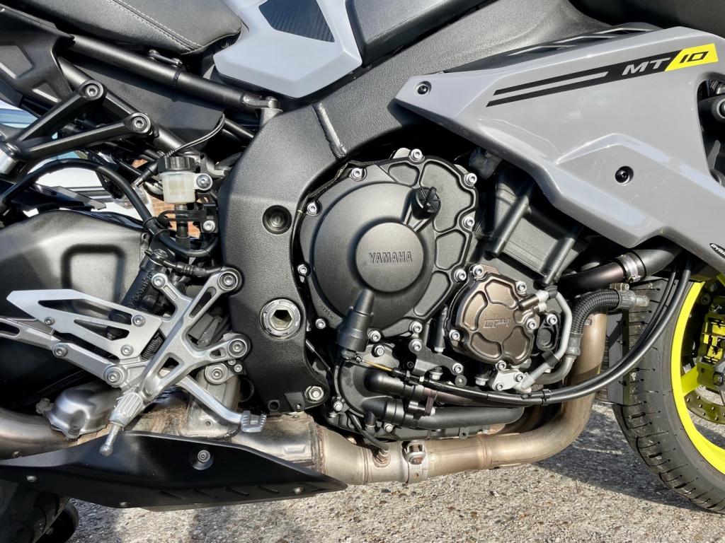 YAMAHA MT-10
