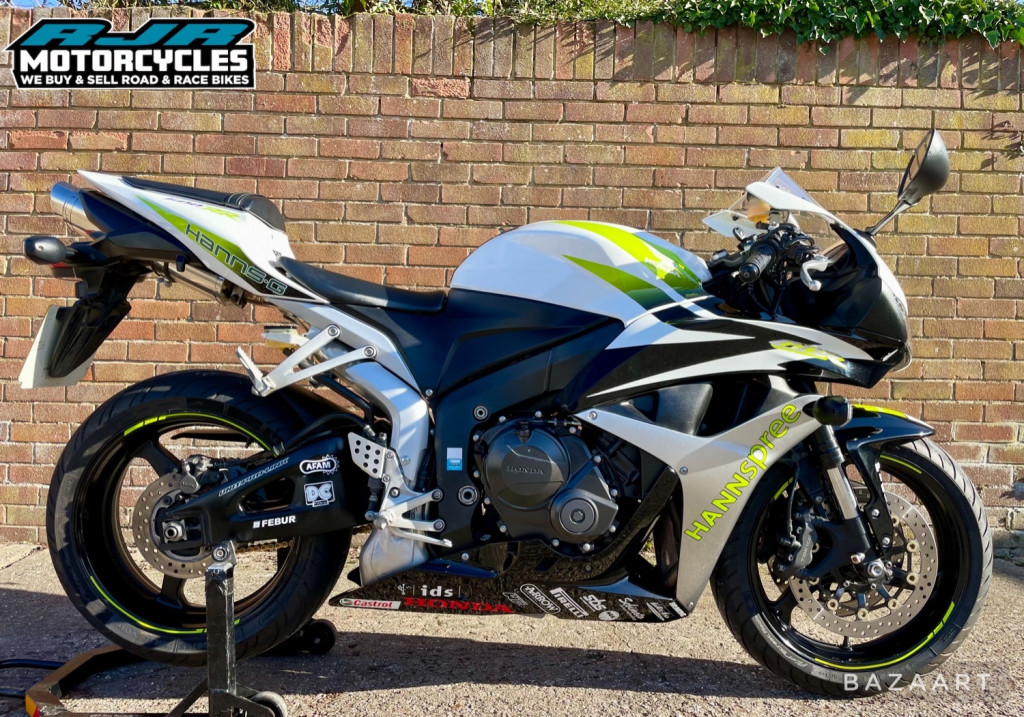 View HONDA CBR 600 RR-8