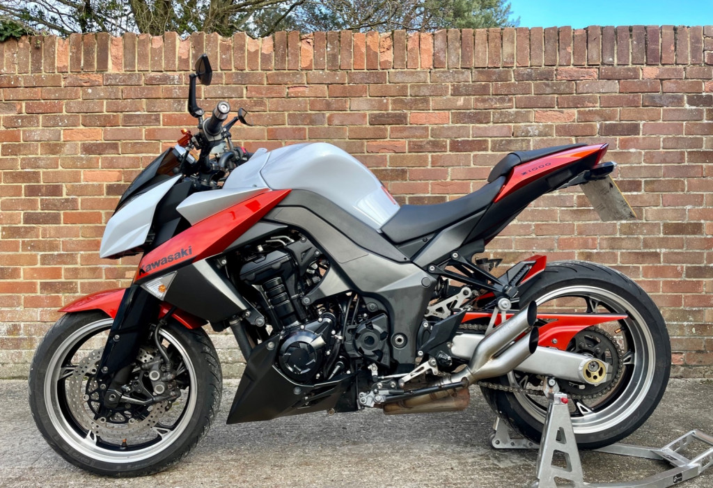 View KAWASAKI ZR 1000 DAF