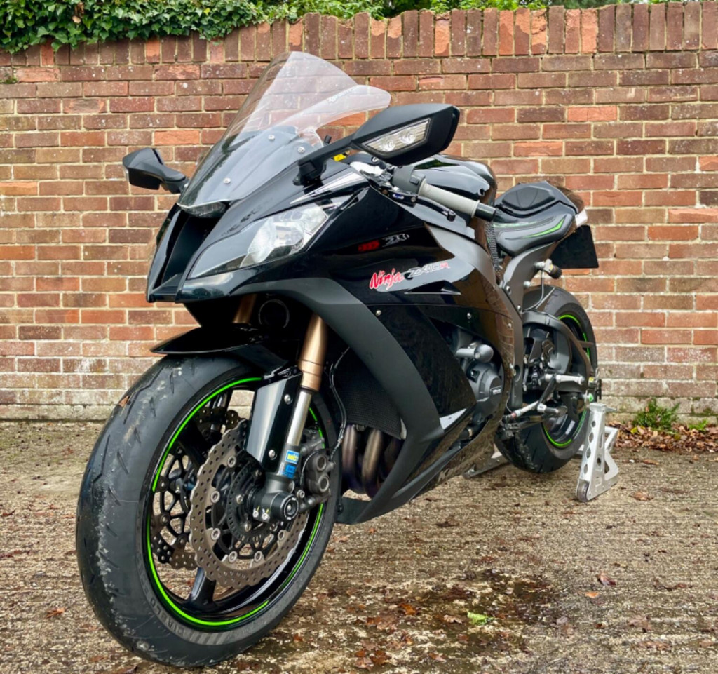 View KAWASAKI ZX 1000 JBF