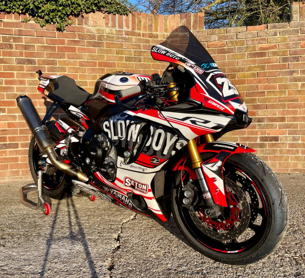 View YAMAHA YZF R1 15