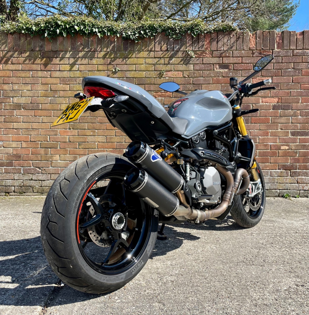 DUCATI MONSTER 1200
