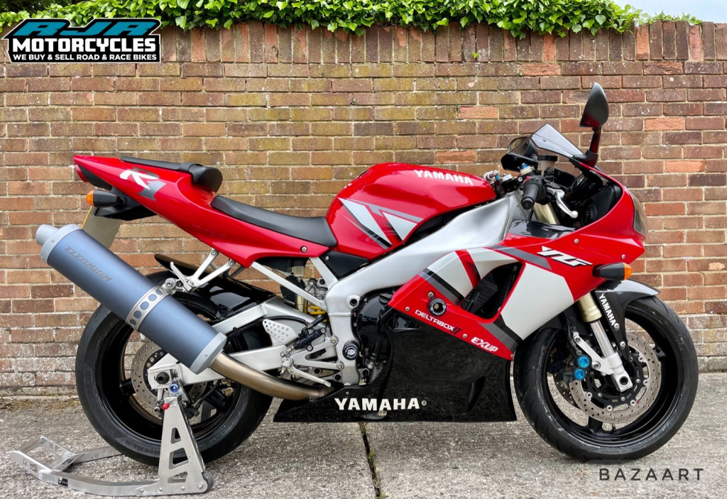 View YAMAHA YZF-R1 sports bike