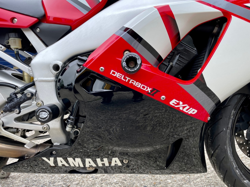 YAMAHA YZF-R1