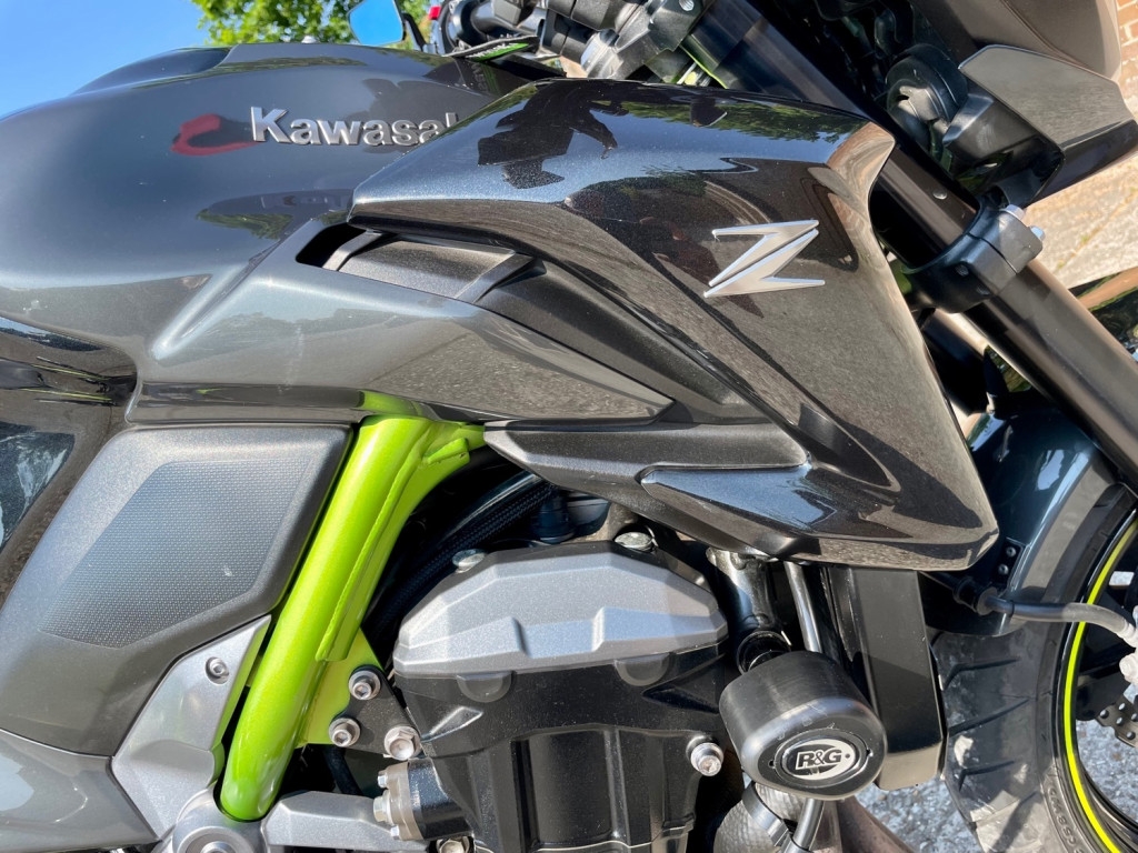 KAWASAKI ZR