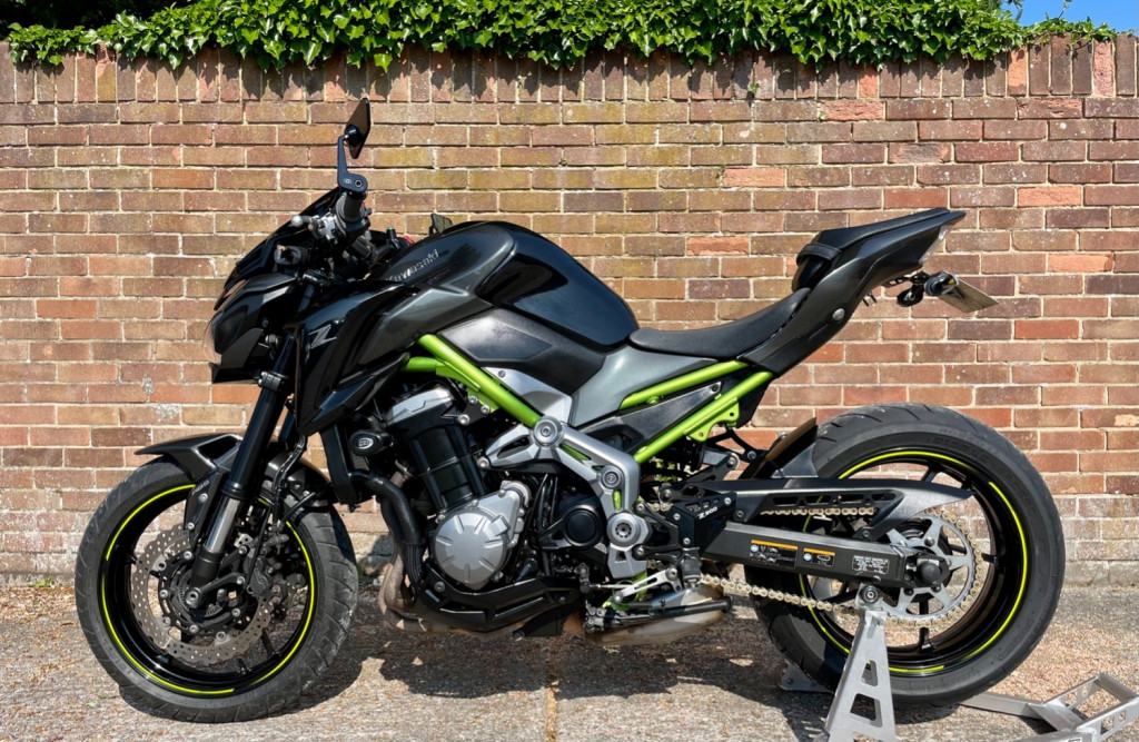 View KAWASAKI ZR 900 DJF