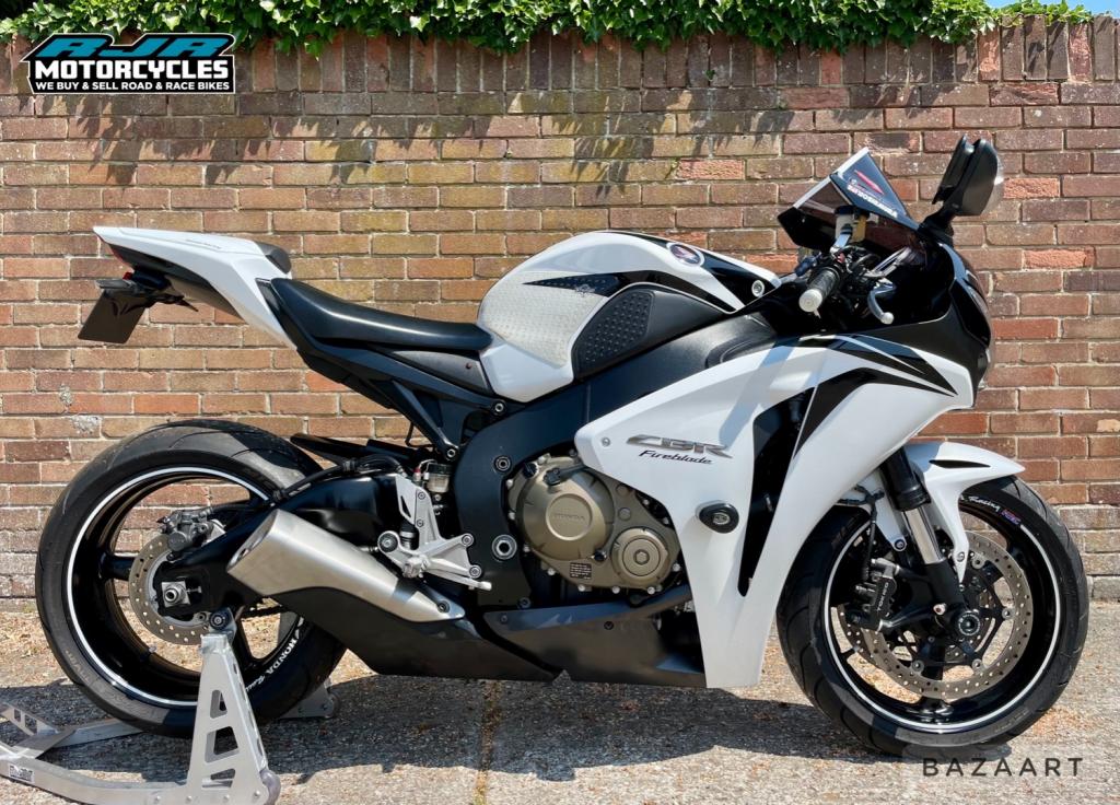 View HONDA CBR 1000 RR-8