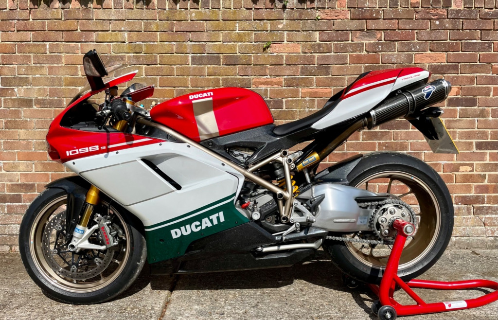 View DUCATI 1098 S TRICOLORE