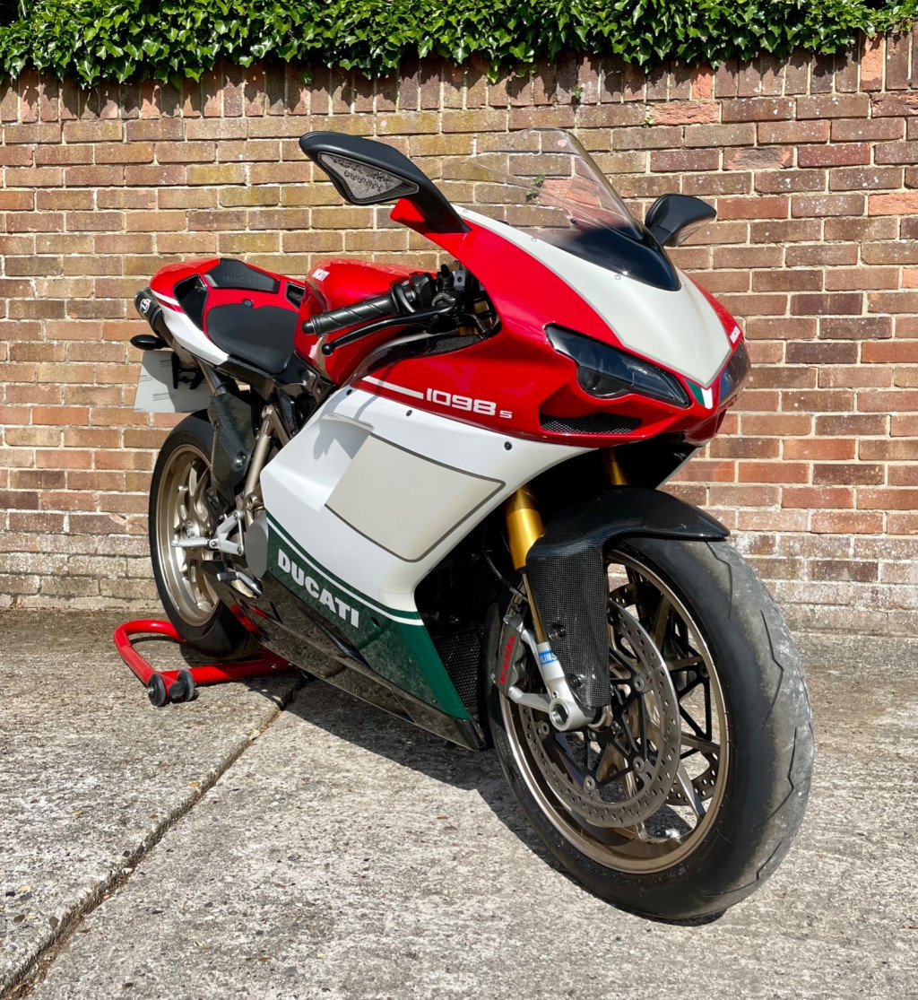 View DUCATI 1098 S TRICOLORE