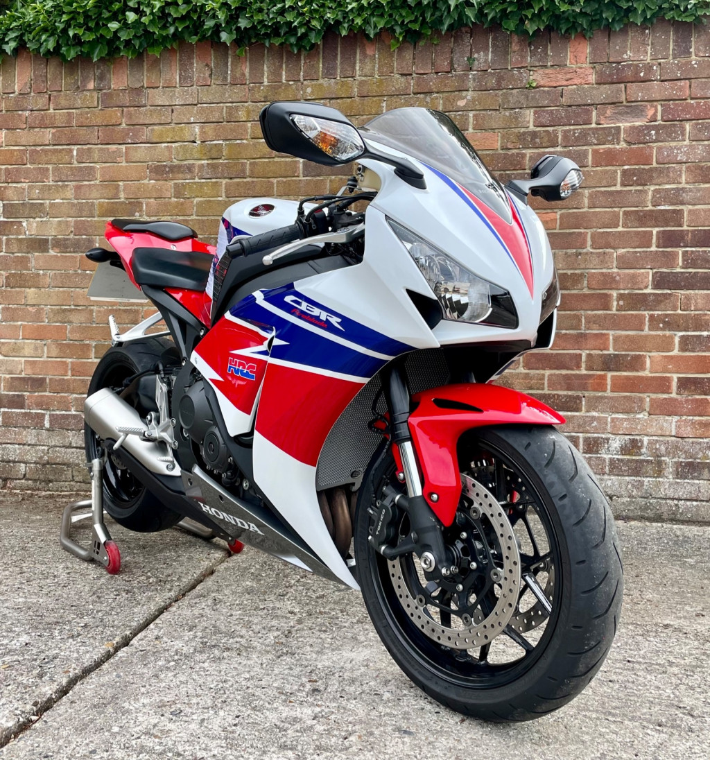 View HONDA CBR 1000 RR-F