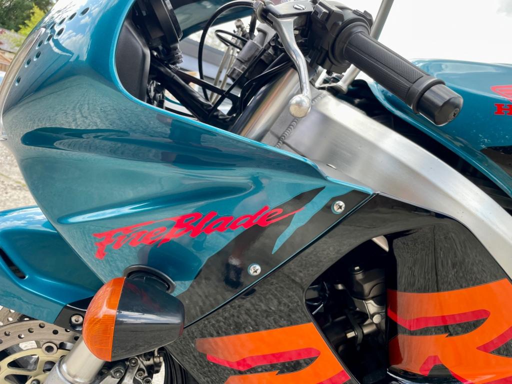 HONDA CBR900RR Fireblade