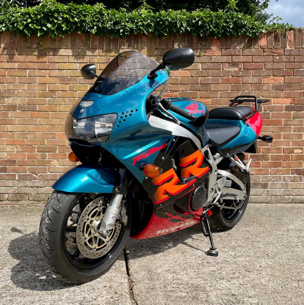 HONDA CBR900RR Fireblade