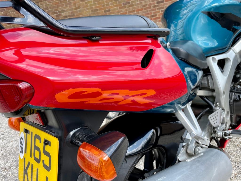 HONDA CBR900RR Fireblade