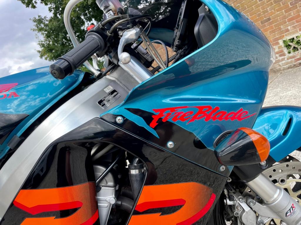 HONDA CBR900RR Fireblade