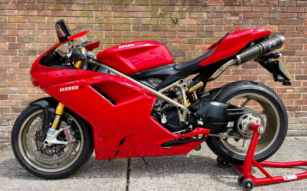 View DUCATI 1198 S