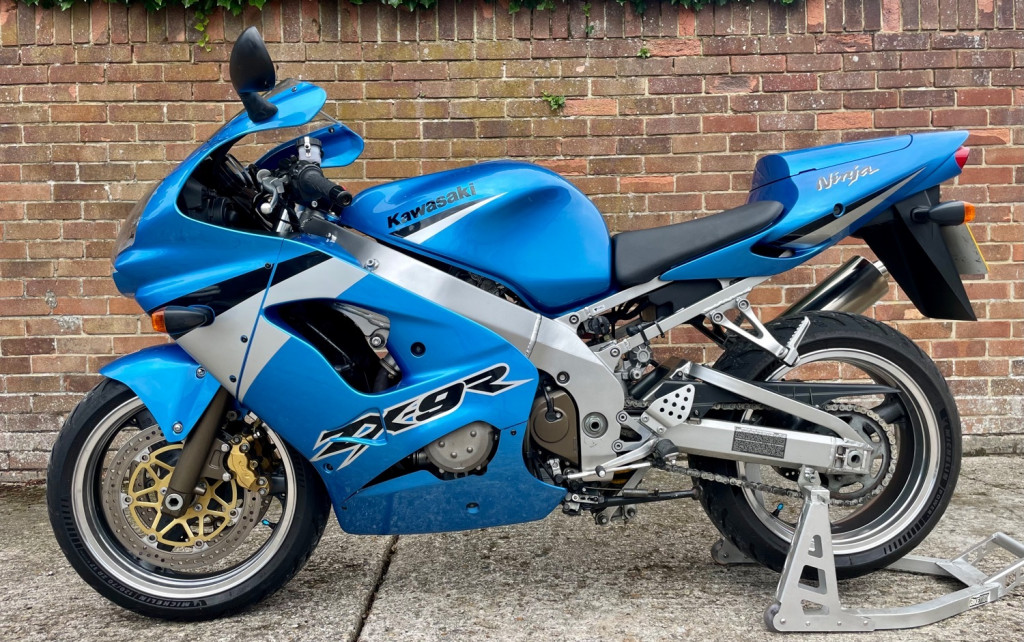 View KAWASAKI ZX 900 F2P