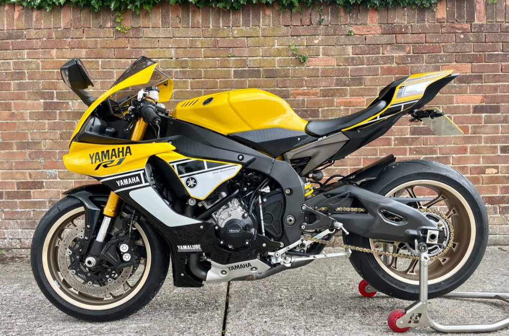 View YAMAHA R1 YZF