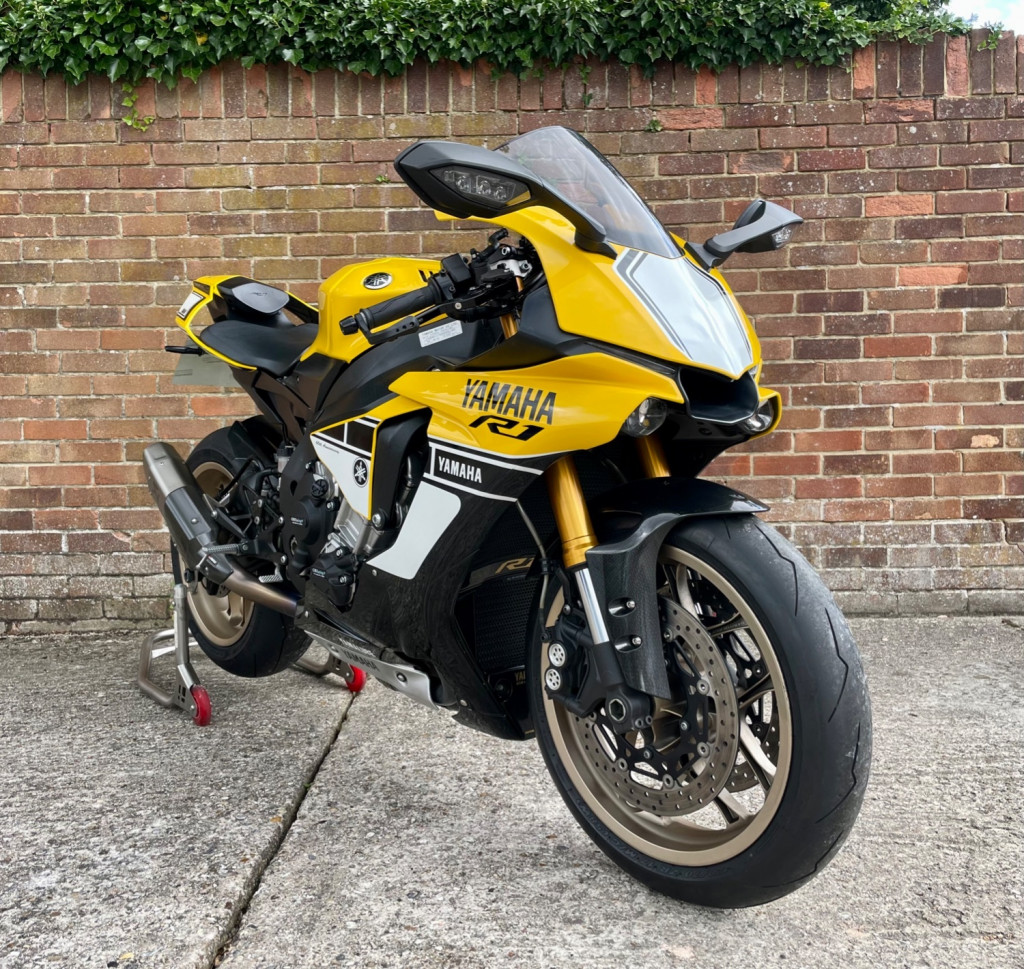 View YAMAHA R1 YZF