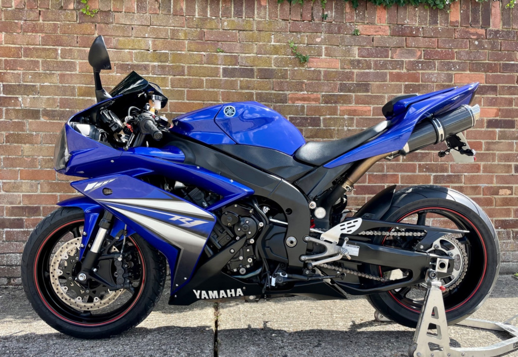 View YAMAHA YZF R1 08